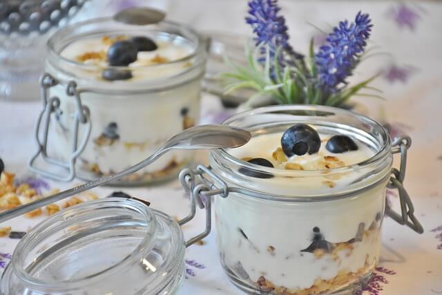 Jogurt z owocami